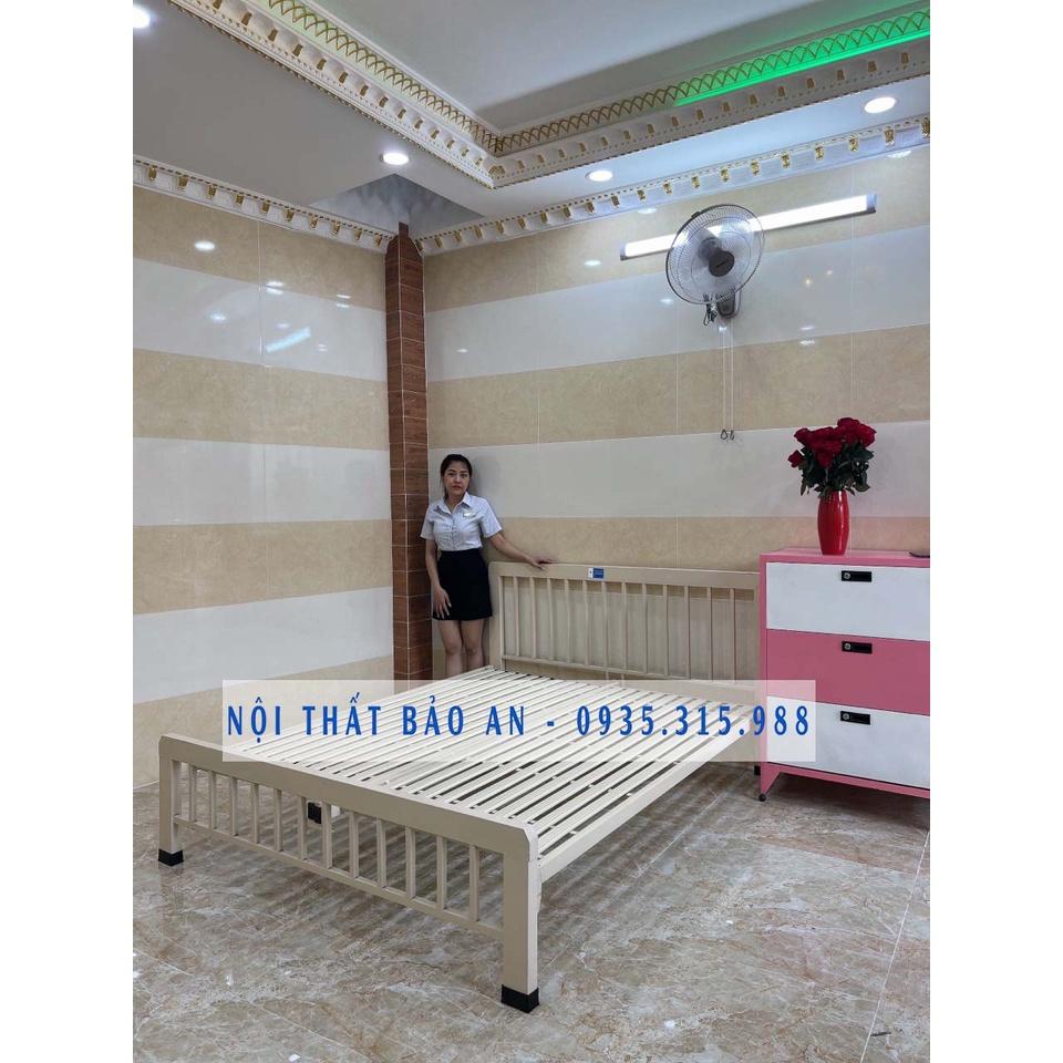 Giường sắt ngủ hộp vuông 4x8 - nhiều màu - kích thước 1m8x2m - bền đẹp