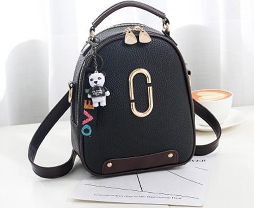 Ba lô thời trang LOVE giúp bạn đựng được nhiều món đồ cần thiết khi đi chơi hay đi học, du lịch