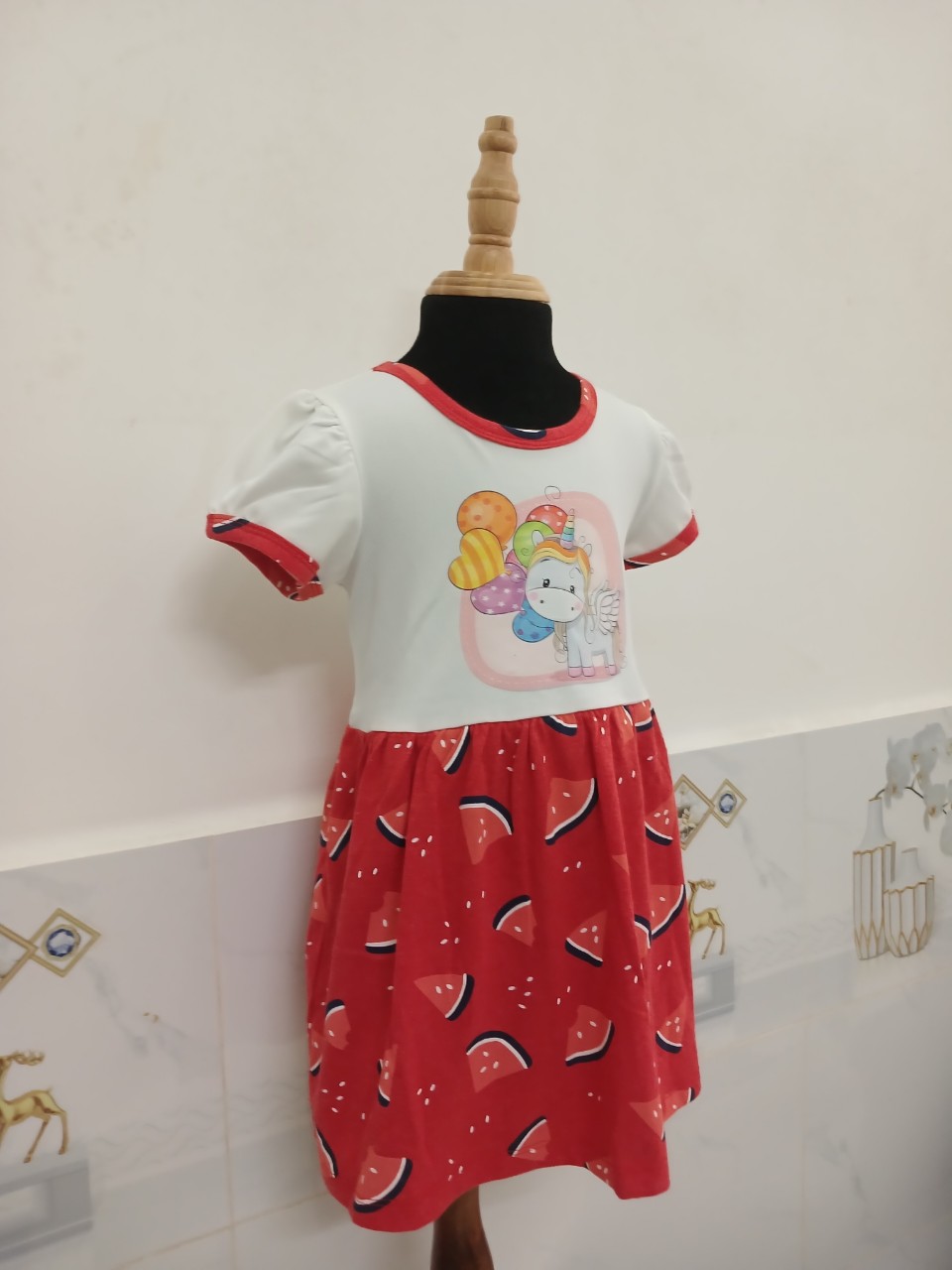 ĐẦM BÉ GÁI IN PONY TÙNG XÒE PHỐI TRẮNG - HV DƯA HẤU