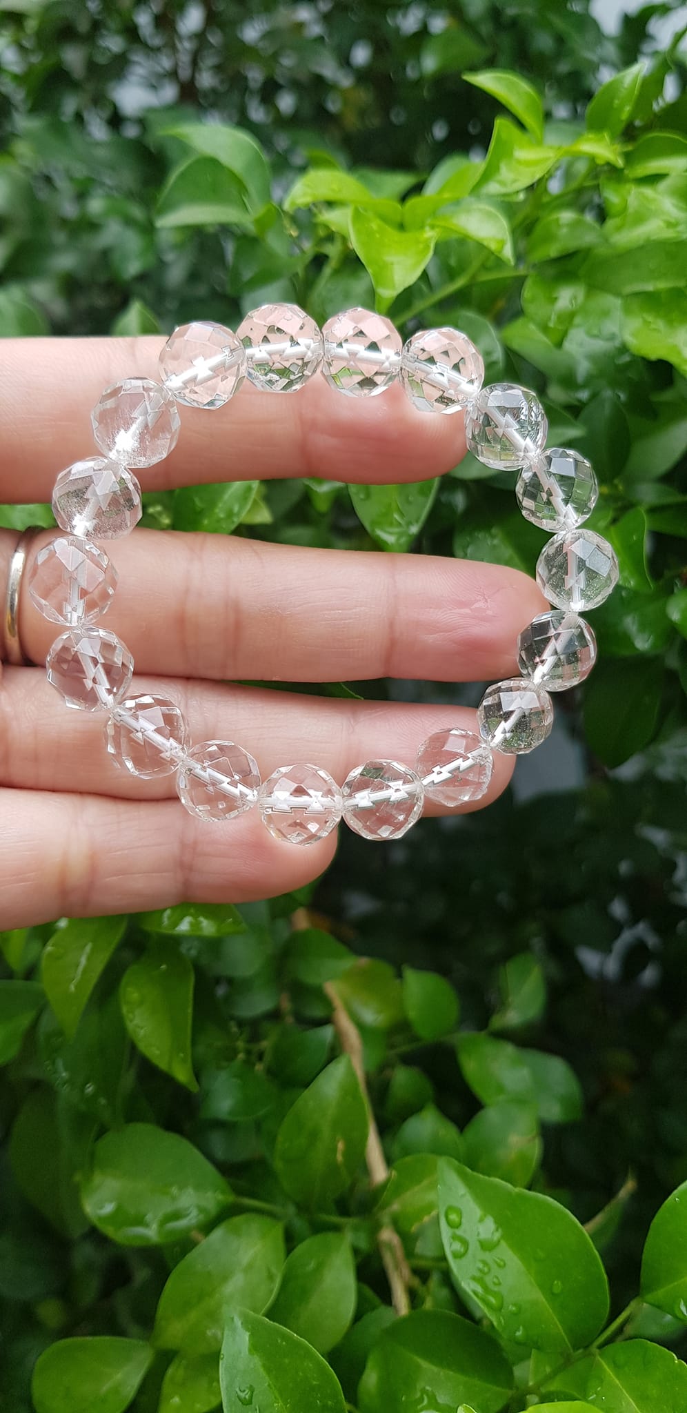 Vòng tay phong thủy nữ đá thạch anh trắng giác tự nhiên Size vòng 10mm Chất liệu đá thạch anh màu trắng tinh khôi giác đẹp ạ