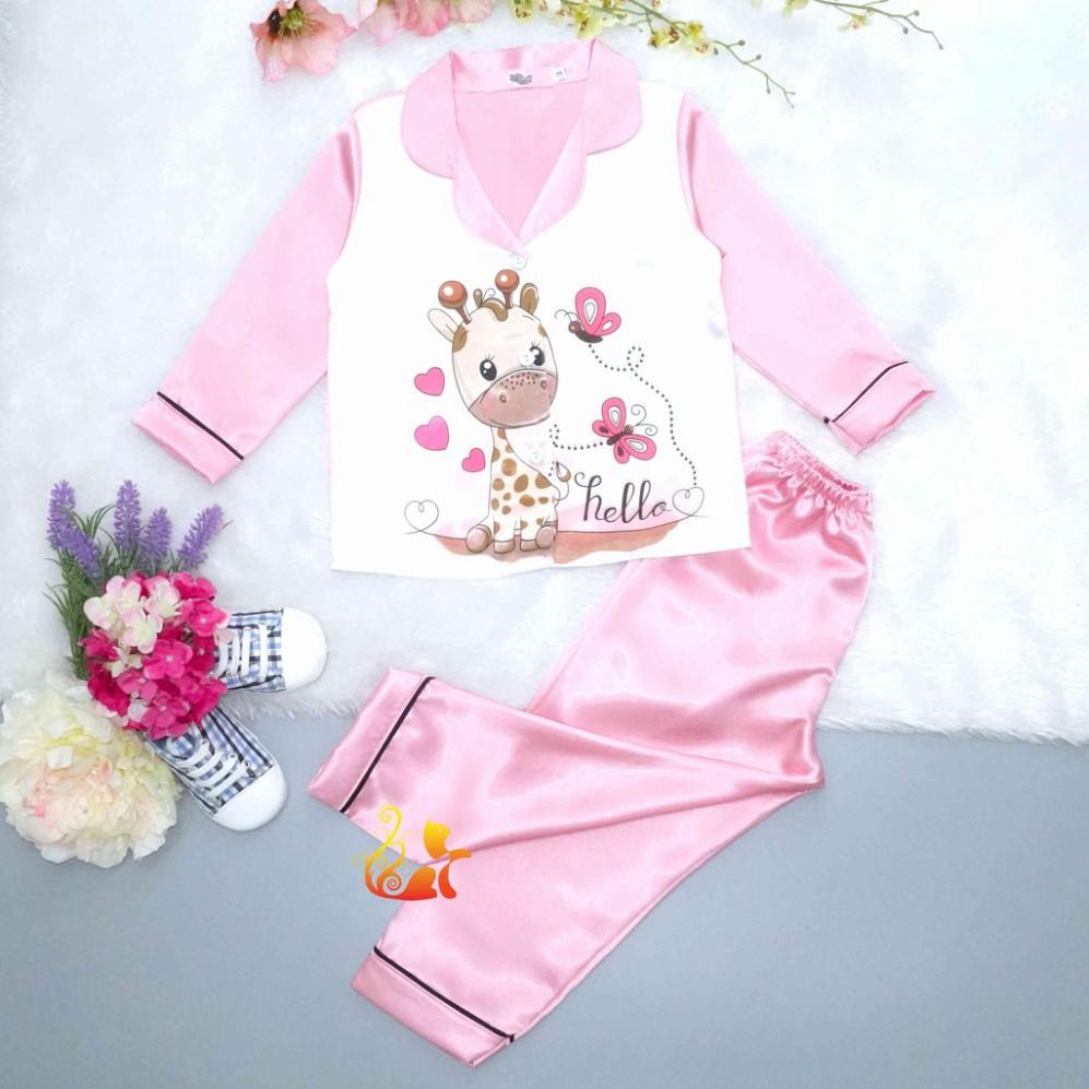 Bộ Đồ Pijama Phi Lụa &quot;Hình Hươu cao cổ&quot; Tay Dài Cho Bé - Từ 12kg - 42kg