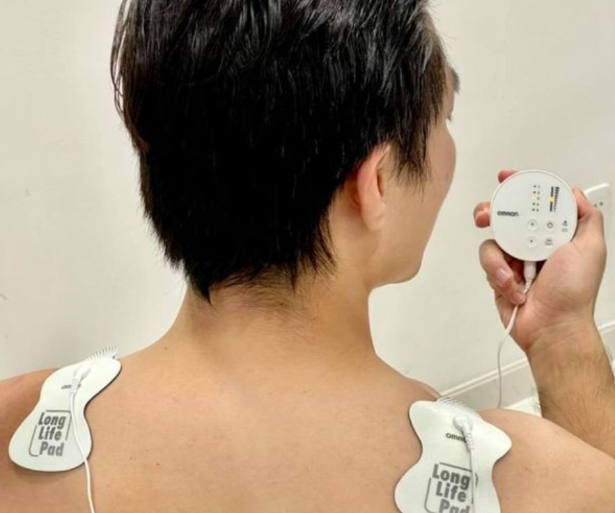Máy massage bỏ túi Omron HV-F013