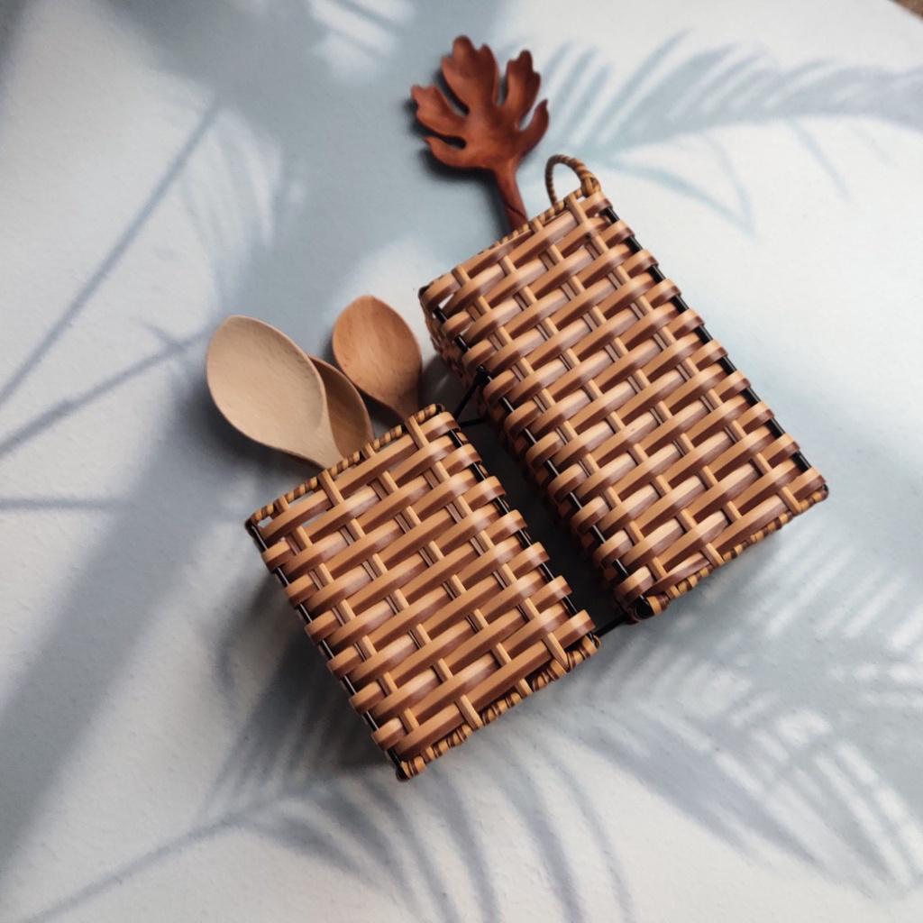 Set Đôi Hộp/Lọ Đựng Đũa 2 Ngăn Giả Mây Xinh Xắn