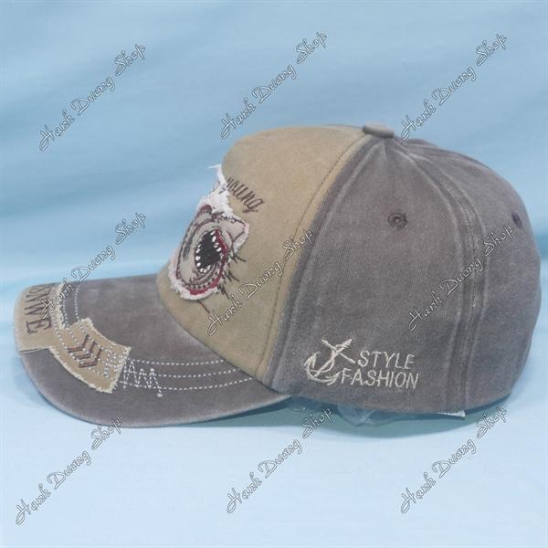 Nón kết hàng quảng châu, mũ lưỡi trai 5 múi thêu chữ Sharks Young vải kaki oát cao cấp vòng đầu 56-60cm đánh kiểu tua 2 bên hông và kết - Kaki & nâu