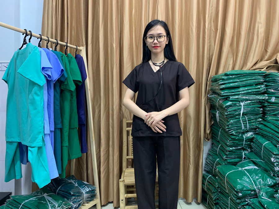 Bộ Scrubs NỮ cổ tim cao cấp màu NÂU 16, Đồng phục Spa thẩm mỹ viện - Vải Cotton Thun Hàn Quốc