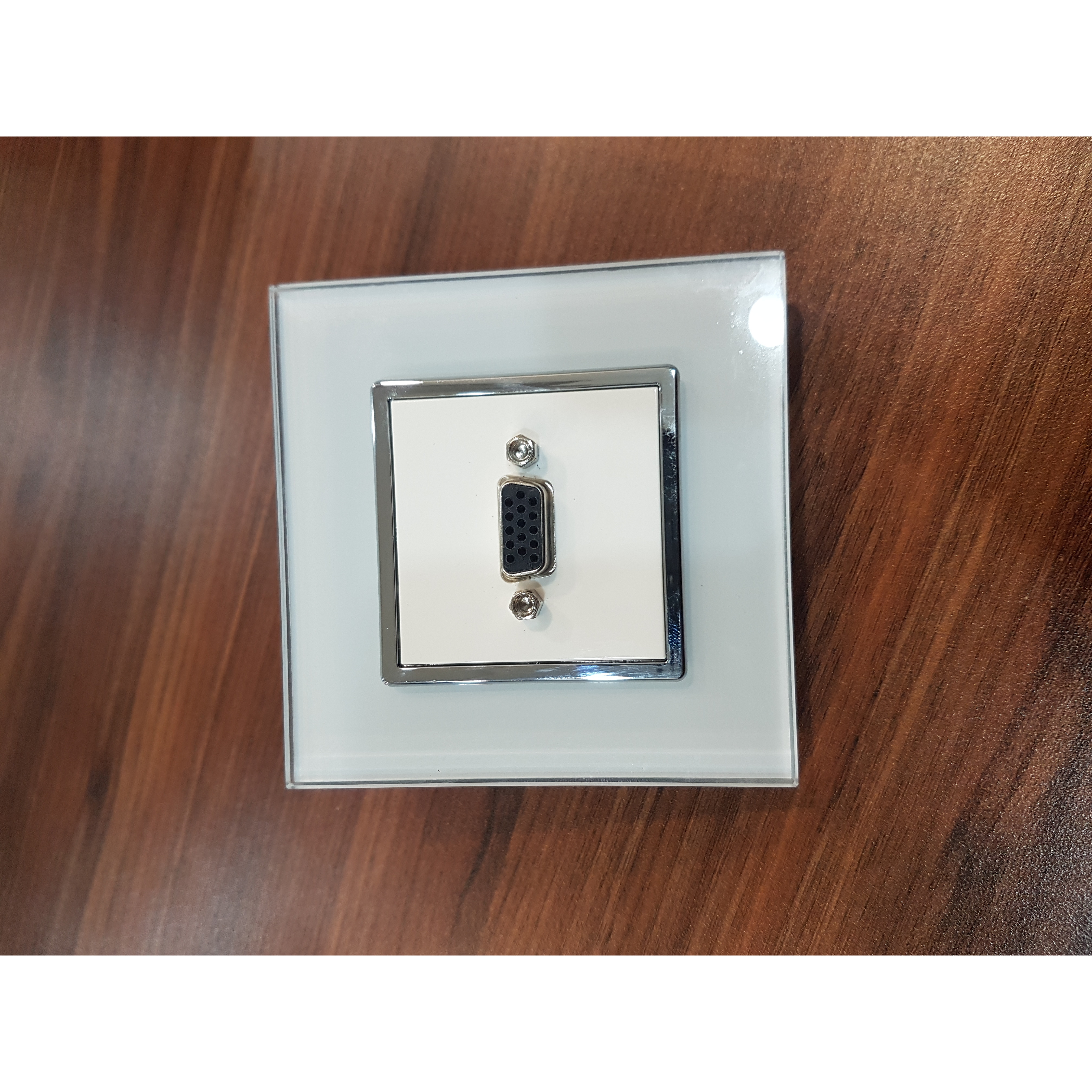 Ổ cắm tín hiệu VGA âm tường, mặt kính