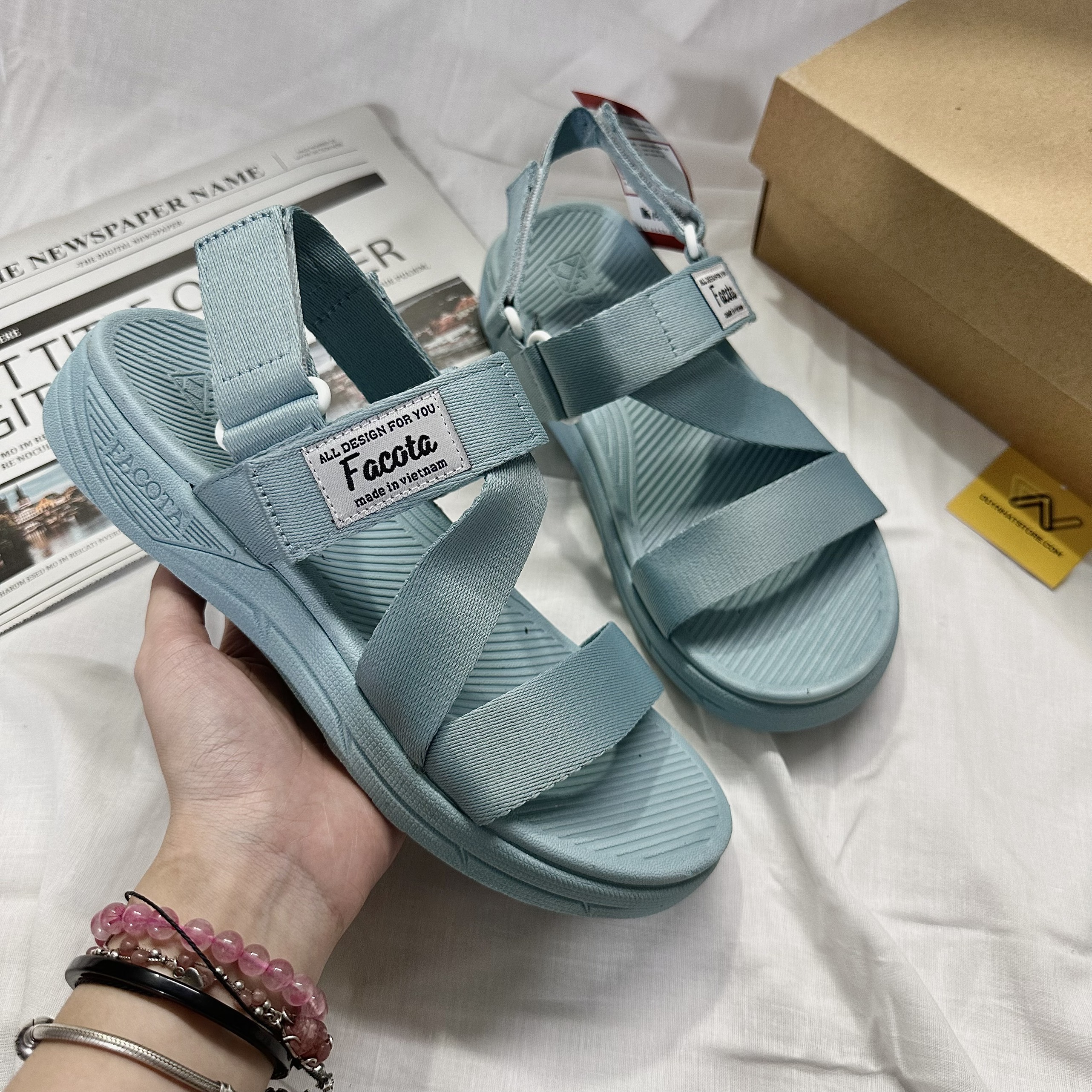 Giày Sandal Nữ Nam Bé Trai Gái Quai Chéo Ngang Bánh Mì Duy Nhật Store Da Mờ Học Sinh Đi Học May Đế Đúc Bền Đen Hồng Xanh