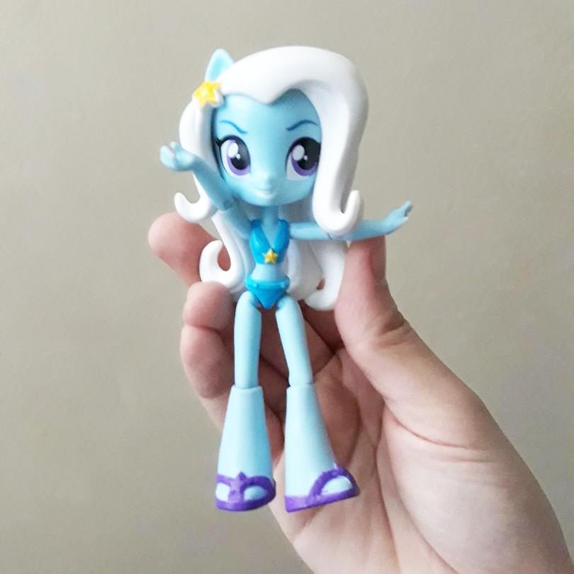 Búp bê My Little Pony cô gái Equestria trên bãi biển Beach