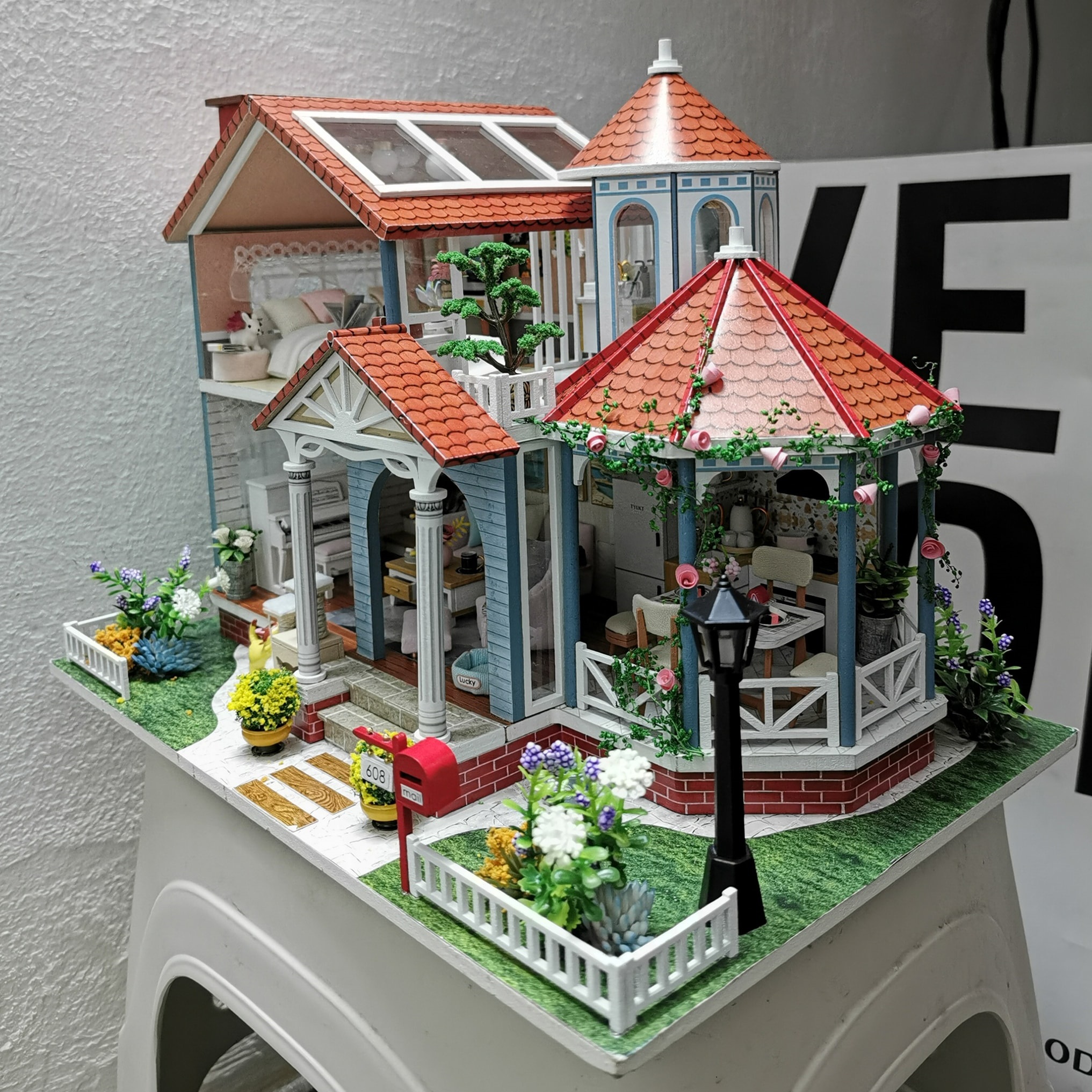 Mô hình nhà DIY Doll House Coloured Glaze Time Kèm Mica Chống bụi