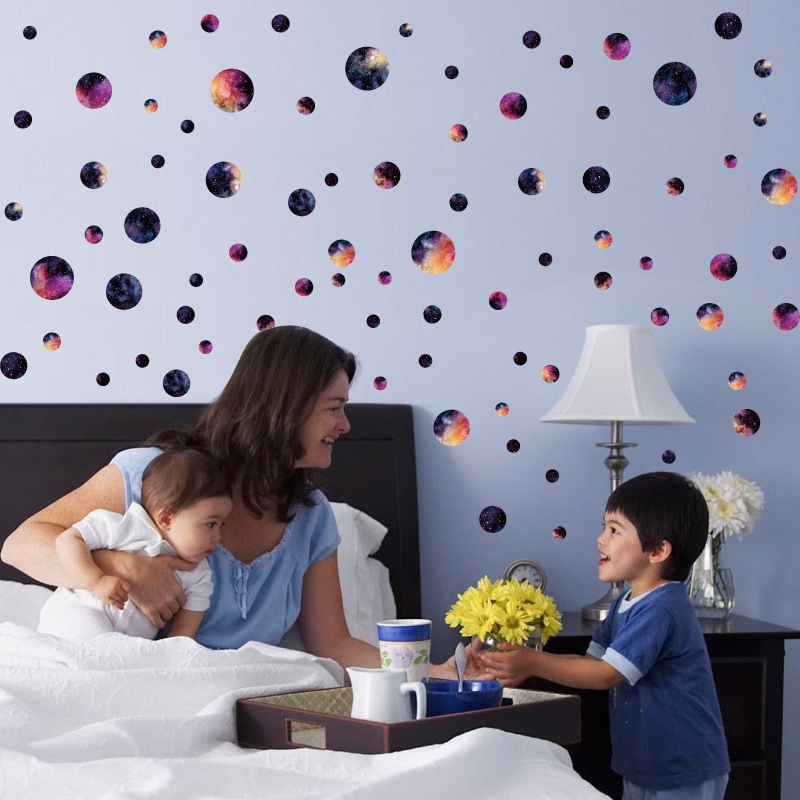 Decal dán tường Những quả địa cầu sắc màu Trang trí phòng cho bé đẹp