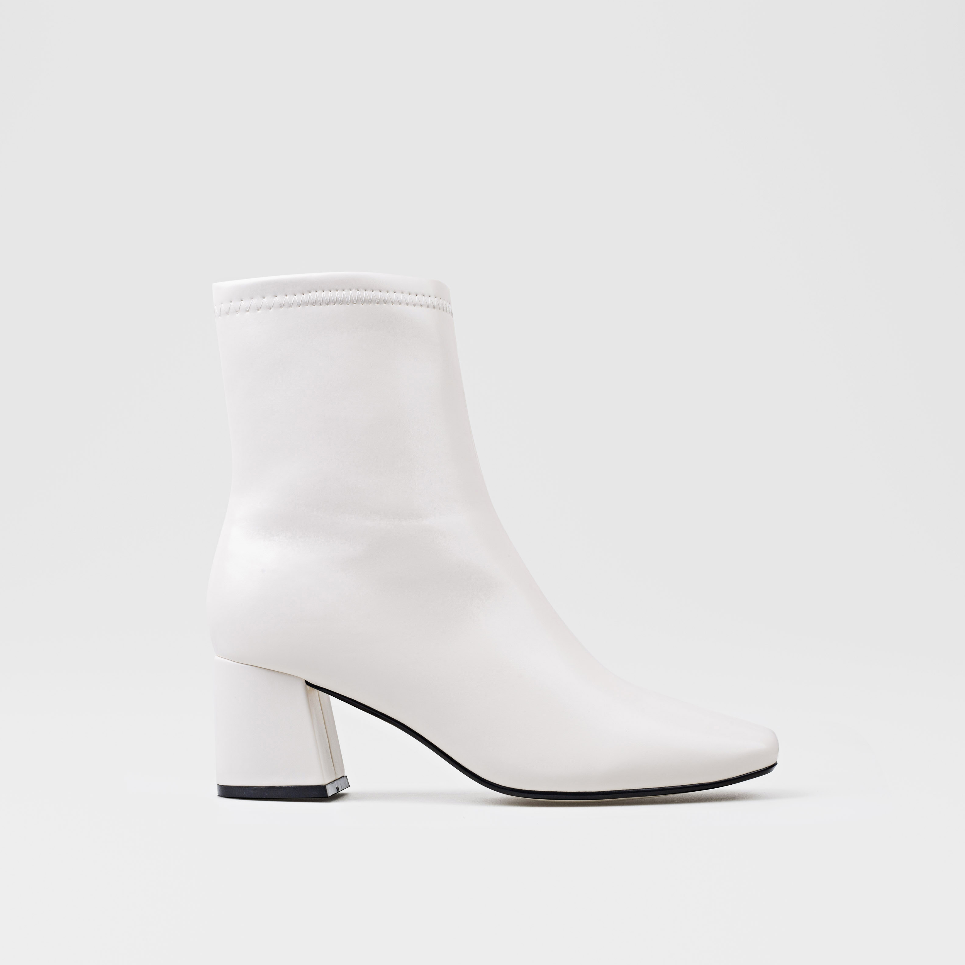 Giày boots nữ mũi vuông ChristinA-Q BOV008