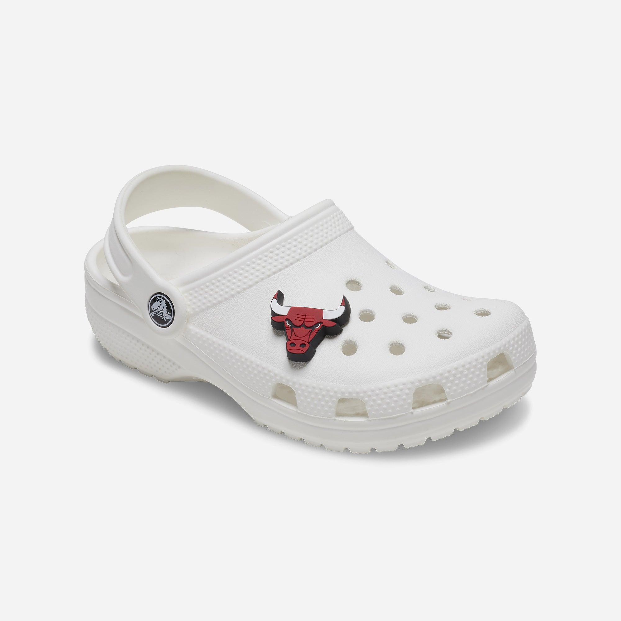 Huy hiệu jibbitz unisex Crocs Nba Chicago Bulls Logo - 10011523