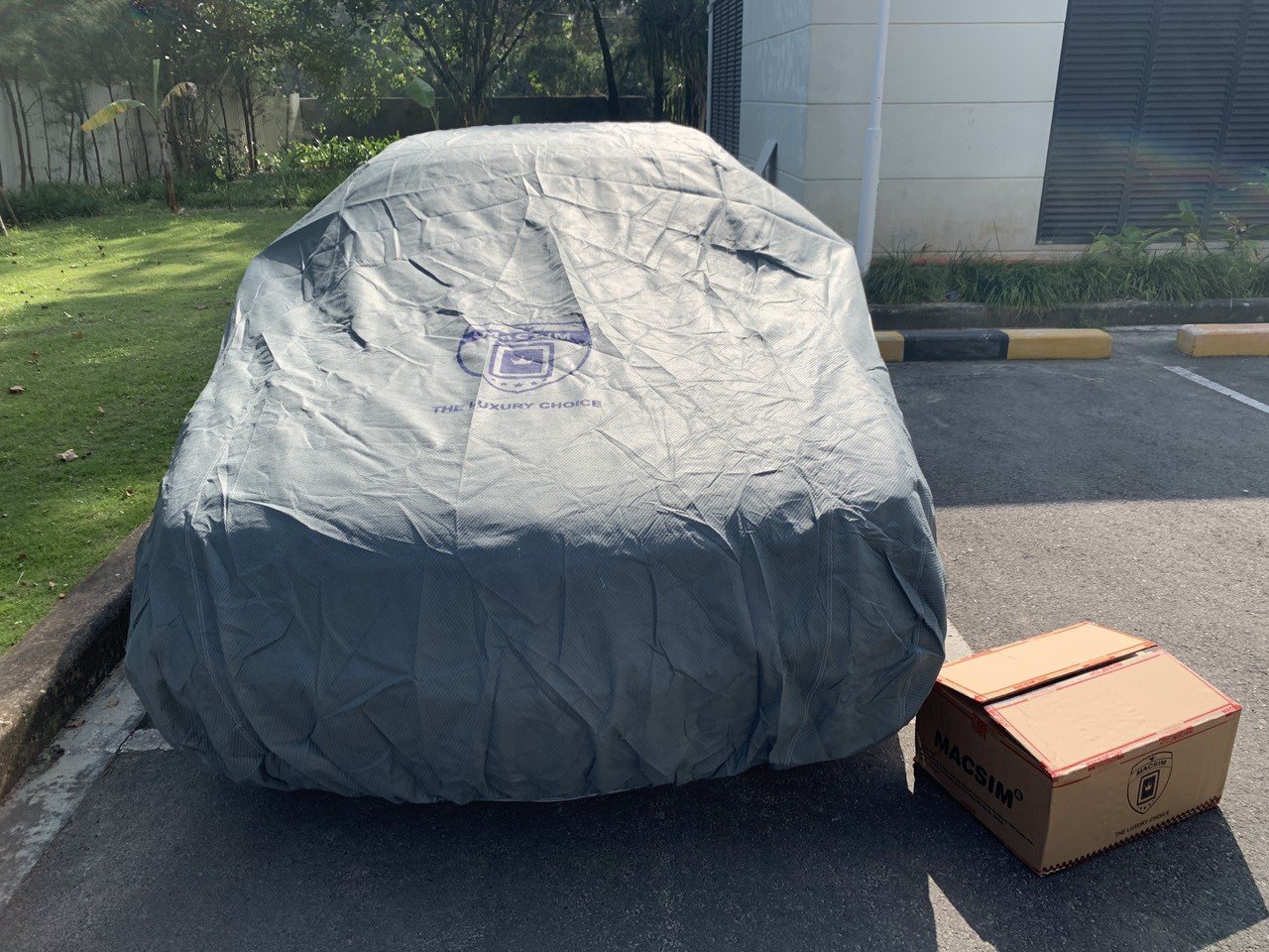 Bạt phủ ô tô chất liệu vải không dệt cao cấp thương hiệu MACSIM dành cho Volvo V40 màu ghi