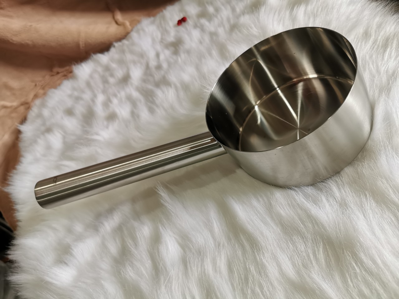 GÁO MÚC NƯỚC LÈO INOX 304 TẶNG RỔ NHỰA HÌNH TIM