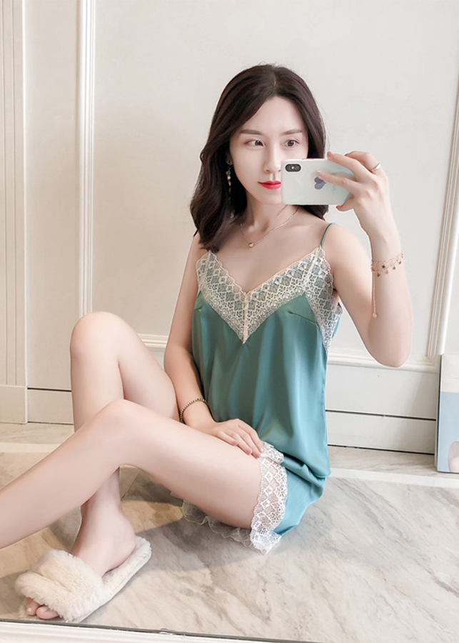 Bộ Đồ Nữ Phi Lụa Quần Ngắn Viền Ren Trắng