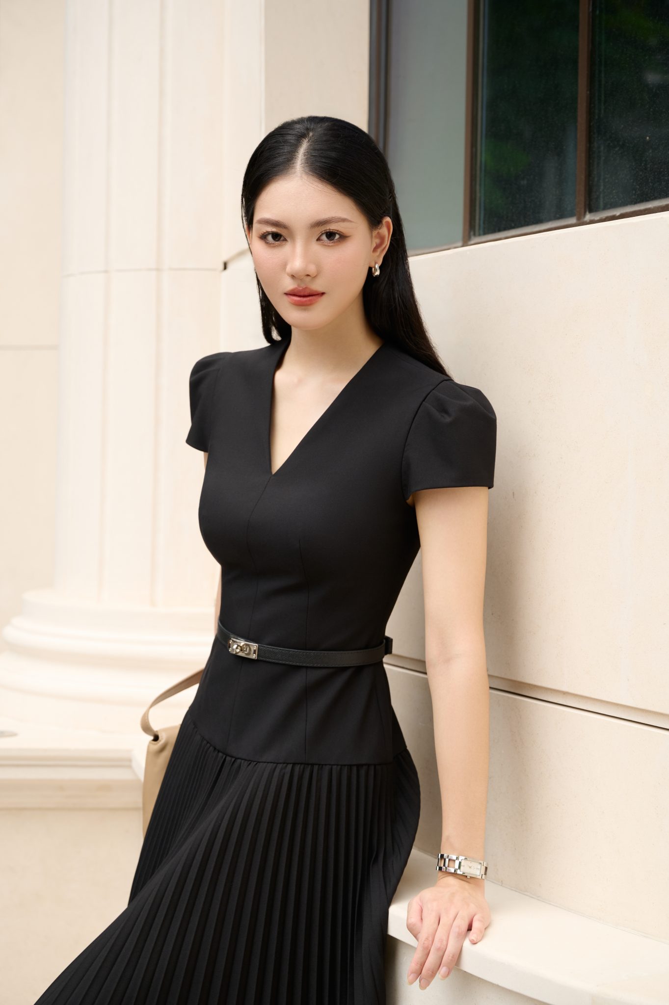 Đầm xòe xếp ly tay ngắn cổ V JOCELYN thiết kế cao cấp WHITE CHIC