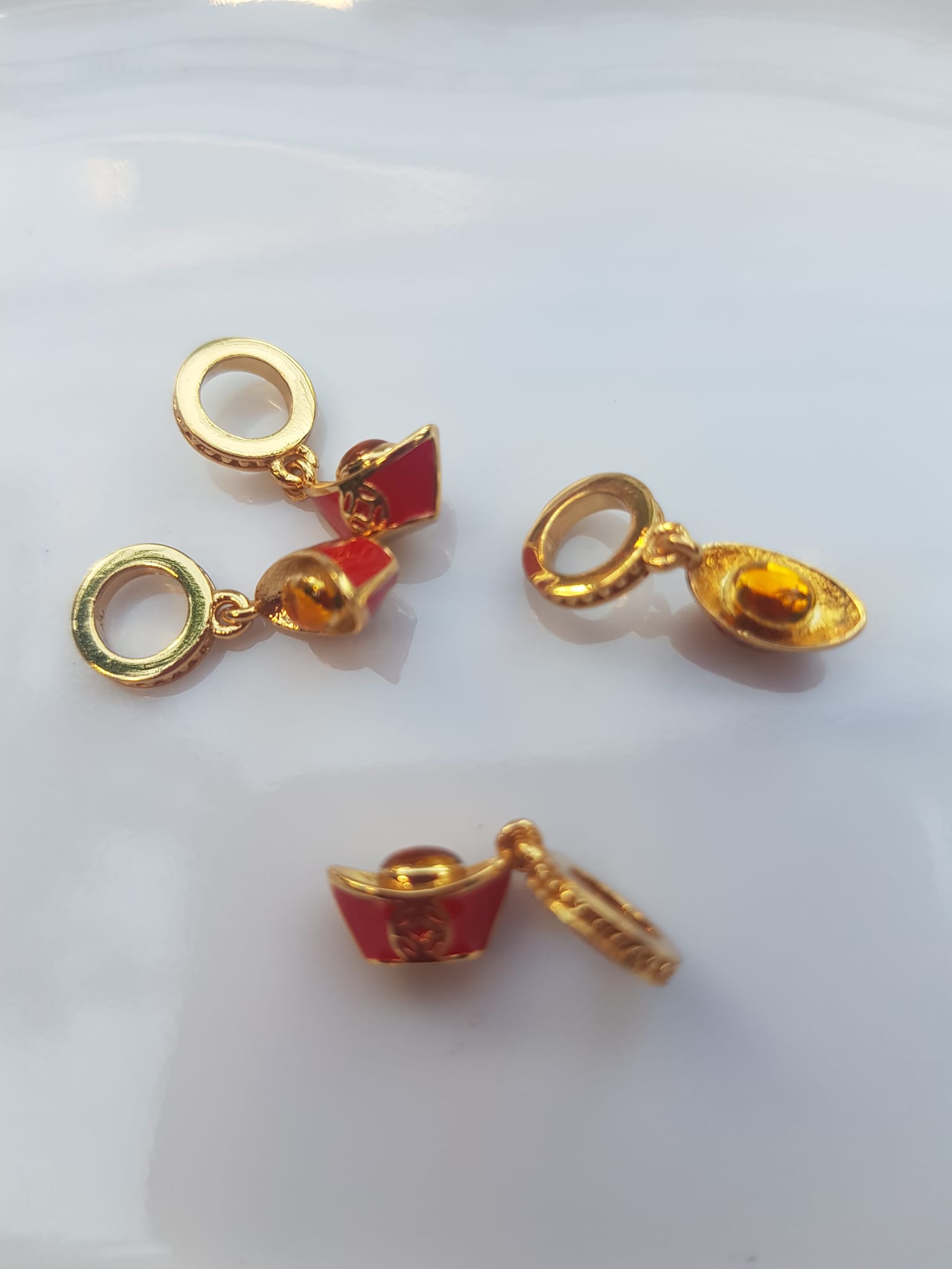 Phụ Kiện Charm Vòng Tay Nữ đẹp Hình Thỏi vàng đỏ mạ vàng kiểu đẹp Nữ đã có vòng tay hạt chuỗi , vòng tay kiểu thì charm thỏi vàng đỏ kiểu này vào đeo đẹp may mắn xinh lắm ạ