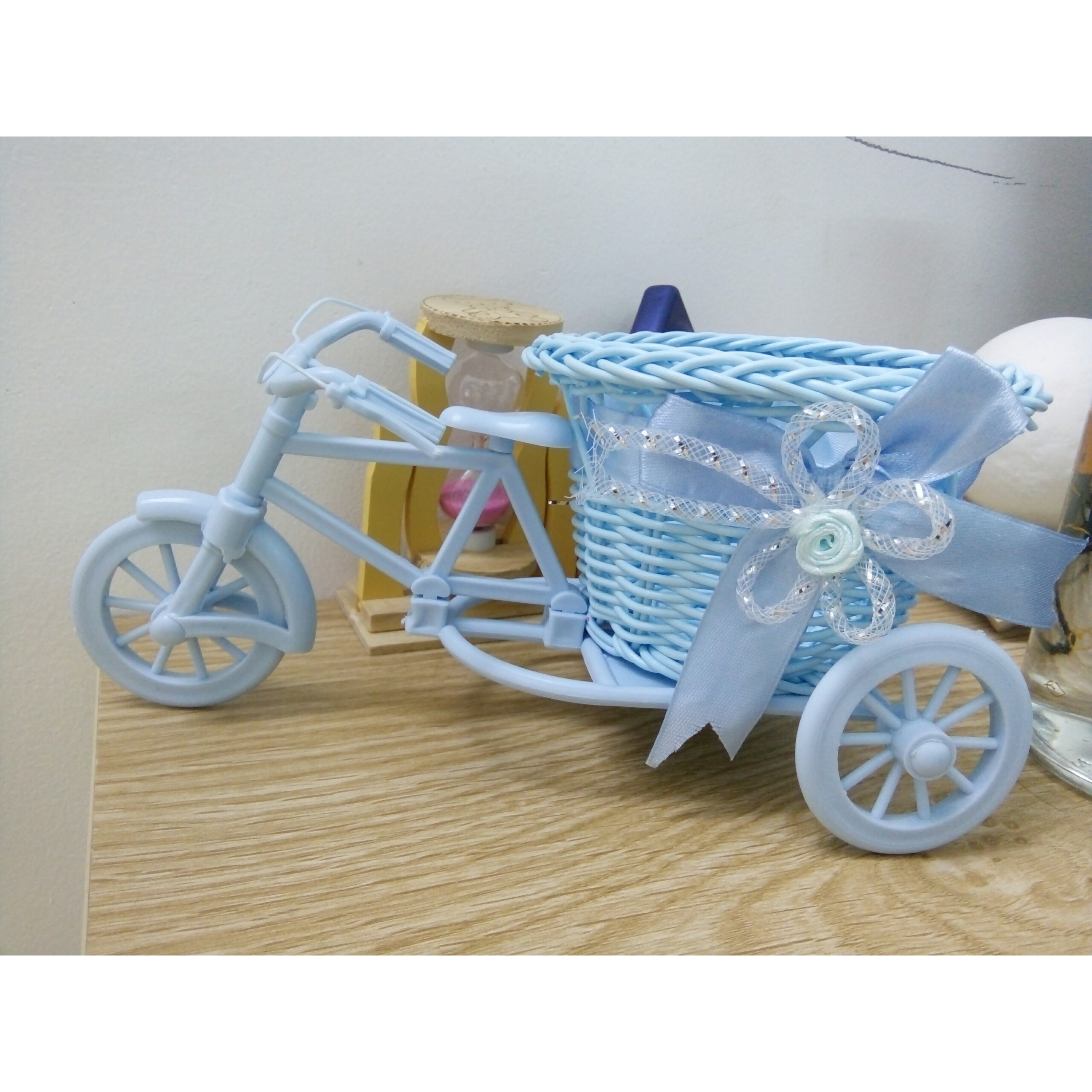 Giỏ hoa xe đạp trang trí 22cm bánh xe di chuyển linh động sắc màu