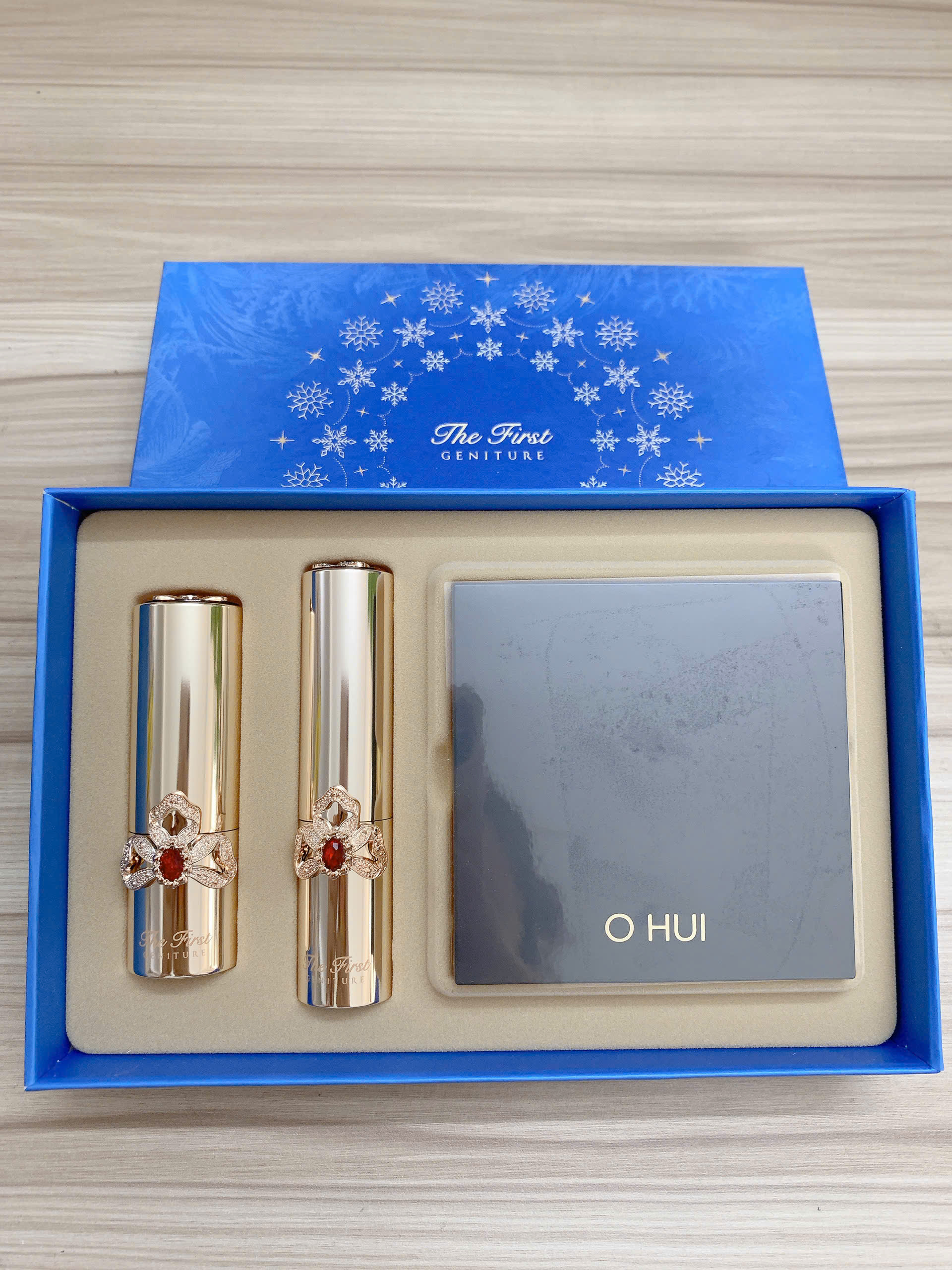 Bộ trang điểm mắt và môi OHUI THE FIRST G LIPSTICK &amp; LIPBALM DUO Set