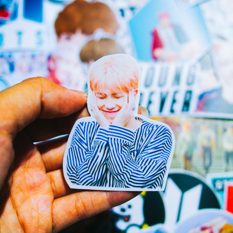 Set 100 sticker hình dán laptop mũ bảo hiểm xe máy xe hơi chủ đề - KPOP BTS Boyband