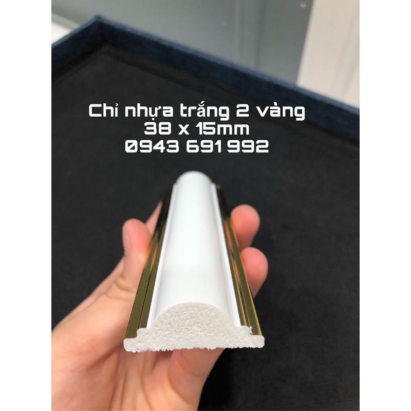 Phào chỉ nhựa cứng composite màu trắng 2 vạch vàng bản rộng 3.8cm mẫu mới