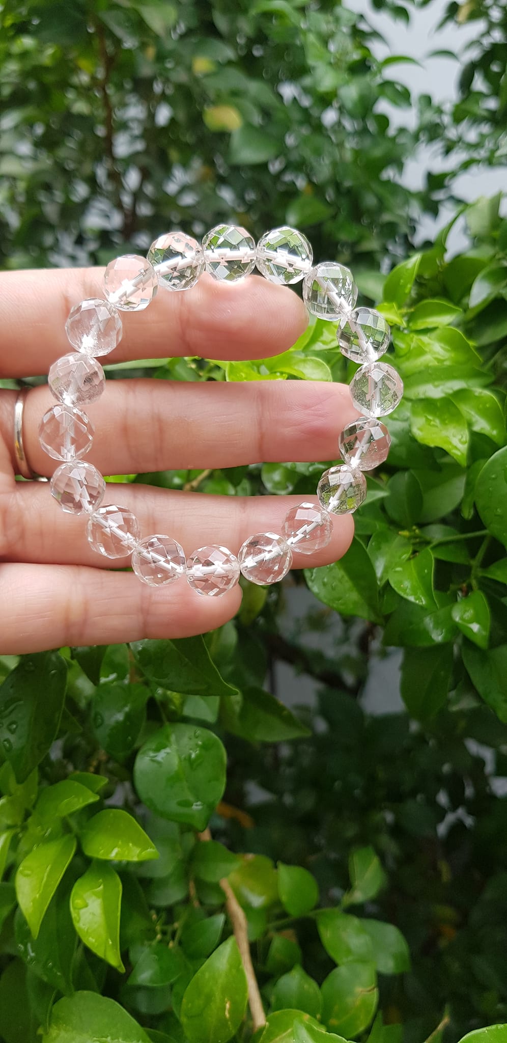 Vòng tay phong thủy nữ đá thạch anh trắng giác tự nhiên Size vòng 10mm Chất liệu đá thạch anh màu trắng tinh khôi giác đẹp ạ