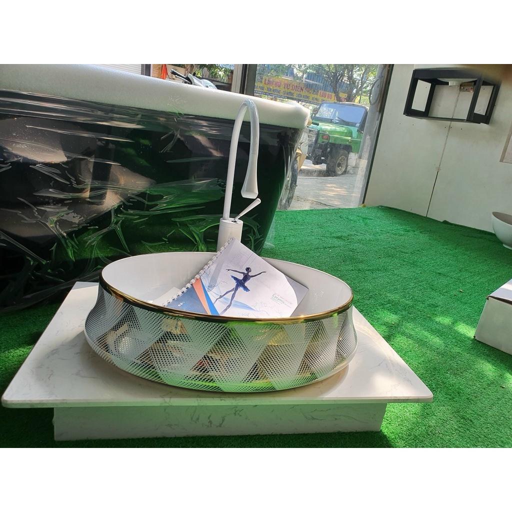 Lavabo đặt bàn hình tròn màu trắng họa tiết vàng