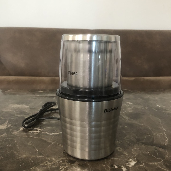 Máy xay hạt cà phê và gia vị 2 trong 1 nhãn hiệu Biolomix BCG300 dạng ấn giữ khi xay Công suất: 300W có vỏ bọc inox SS201 siêu bền - HÀNG NHẬP KHẨU