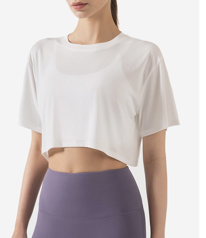 Áo pull ngắn crop top màu trắng năng động, trẻ trung cho nữ