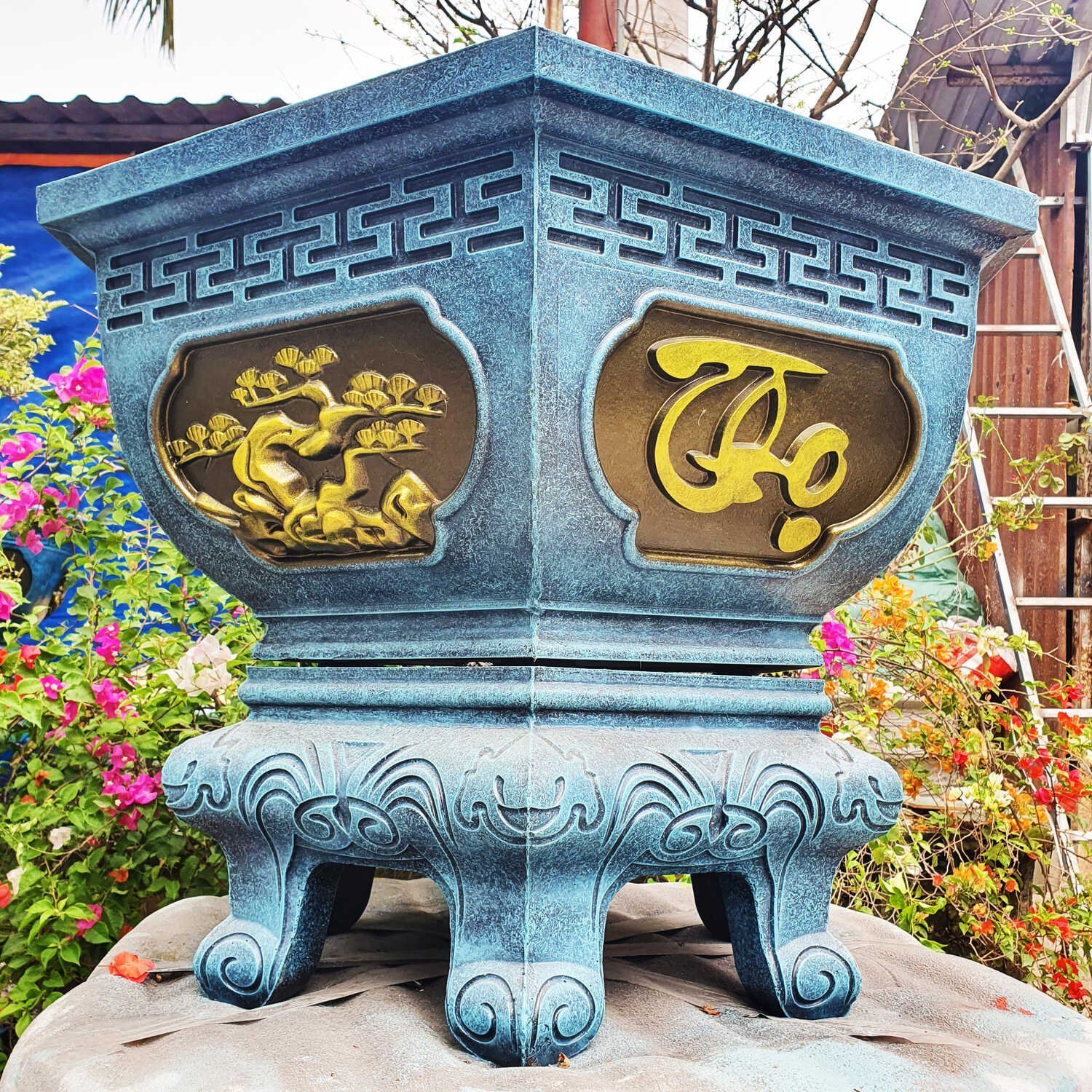 Khuôn đúc chậu cảnh lục giác 65 và chân đôn