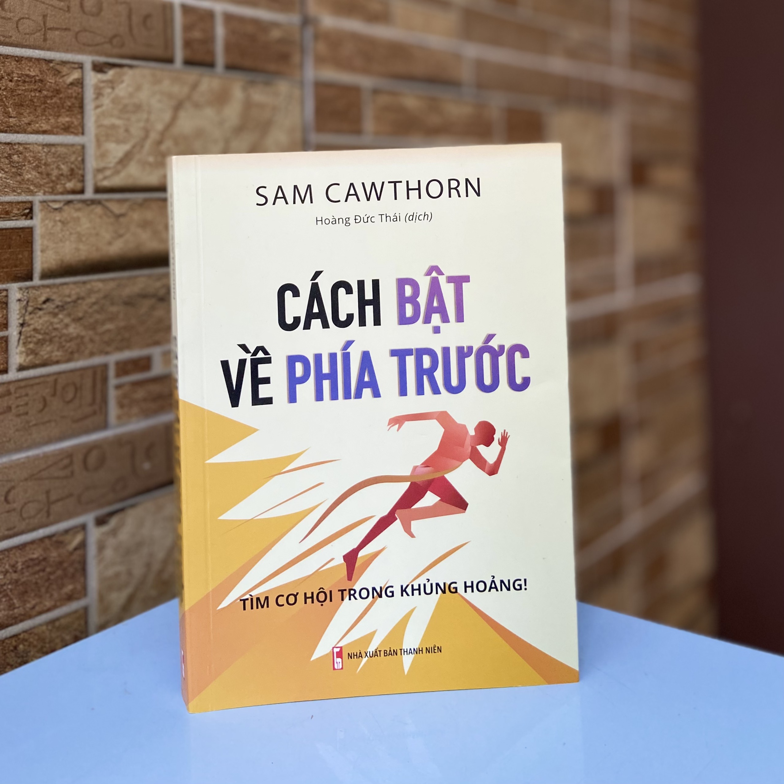 Sách: Cách Bật Về Phía Trước - Tìm Cơ Hội Trong Khủng Hoảng