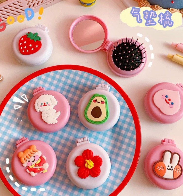 Gương Kèm Lược Massage Cầm Tay Nhỏ Gọn Xinh Xắn,Gương Lược Mini Gấp Gọn,Lược Tròn Chải Tóc Kiêm Gương Đa Năng Thiết Kế