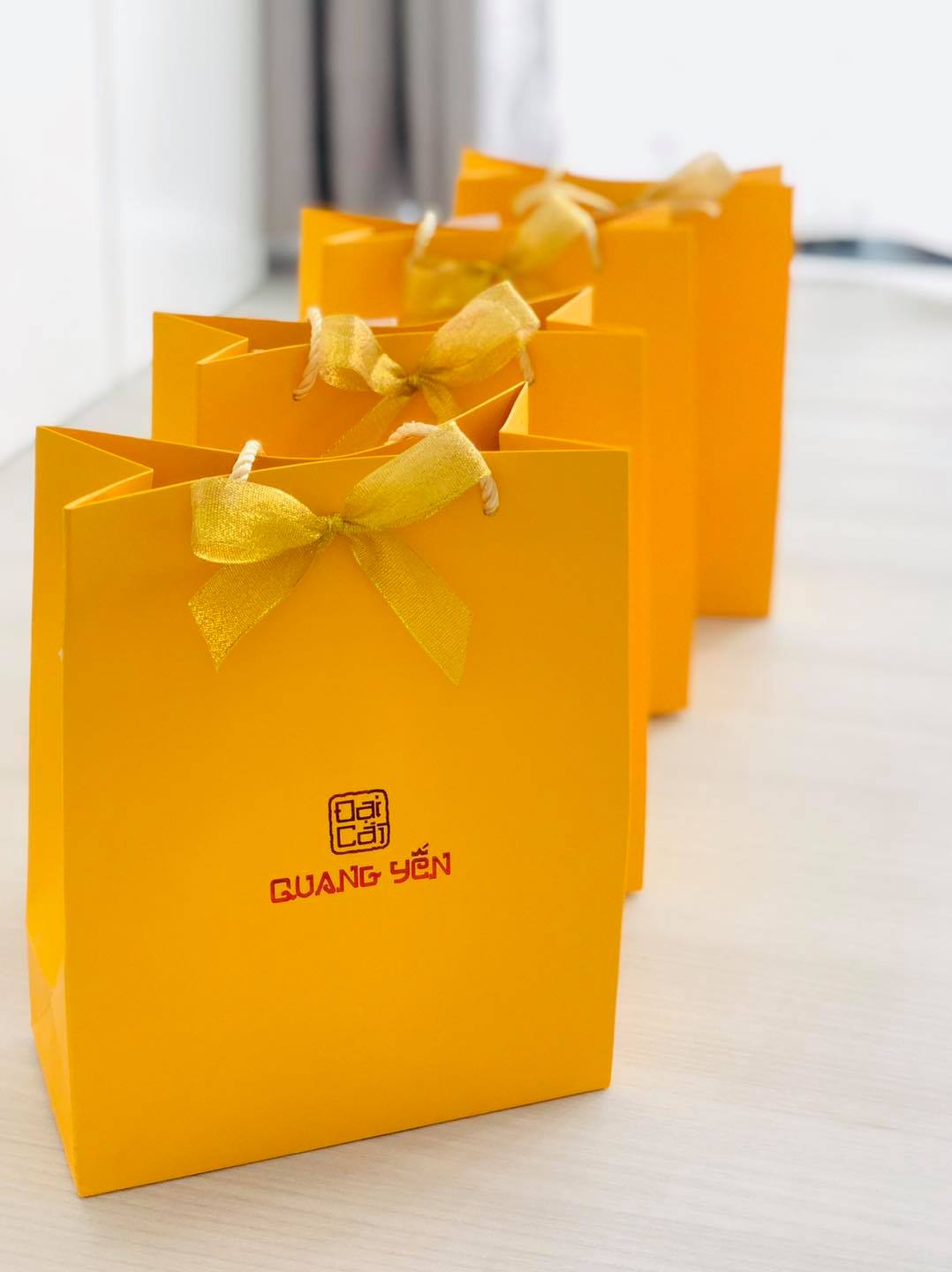 Yến Sào Tinh Chế Miếng Vuông Đại Cát Quang Yến là những tổ yến gãy sẽ được làm sạch, đóng khuôn thành hình và sấy khô để tạo thành 1 tổ yến tinh chế - 50GR