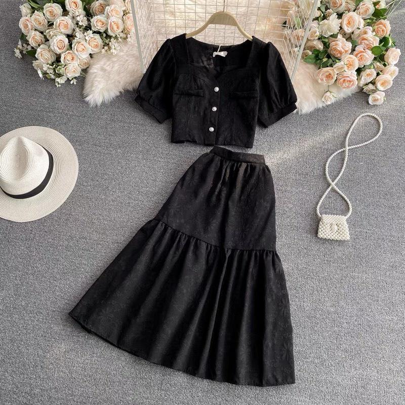 Set Áo Cổ Vuông Và Chân Váy