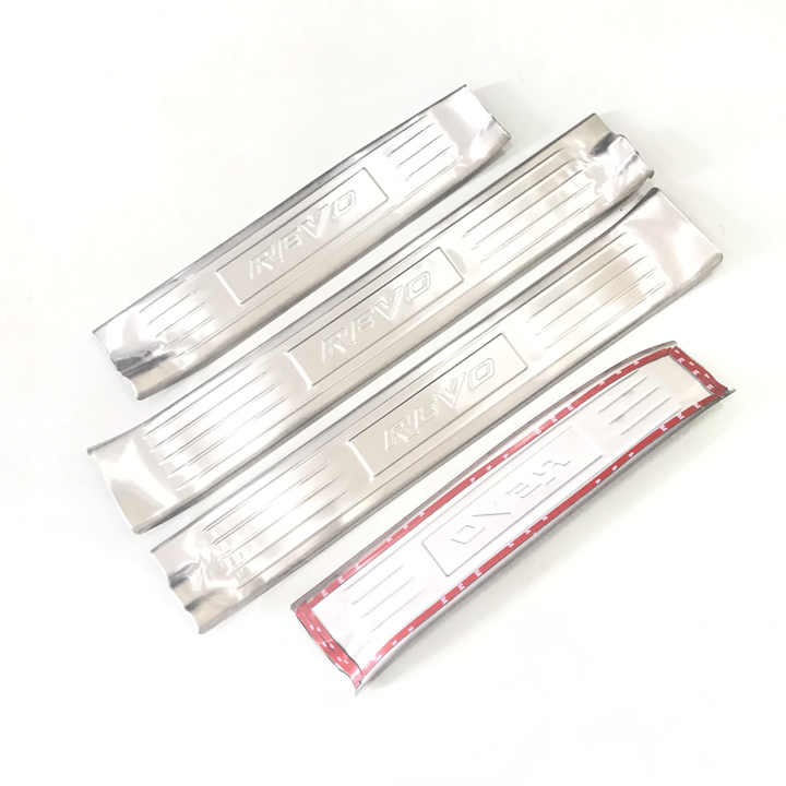 Bộ Ốp bậc cửa, Nẹp bước chân INOX dành cho xe Toyota Hilux Revo - Bên trong