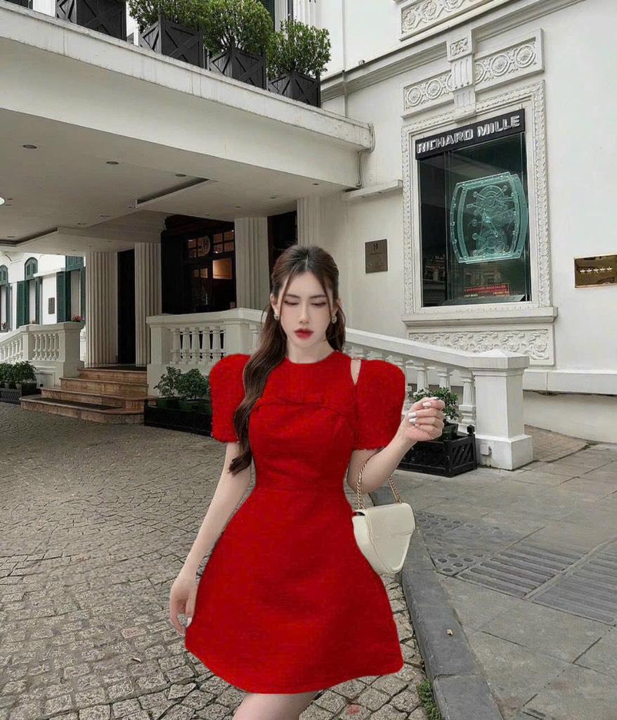 Đầm xoè tafta vân đá phối tay ren