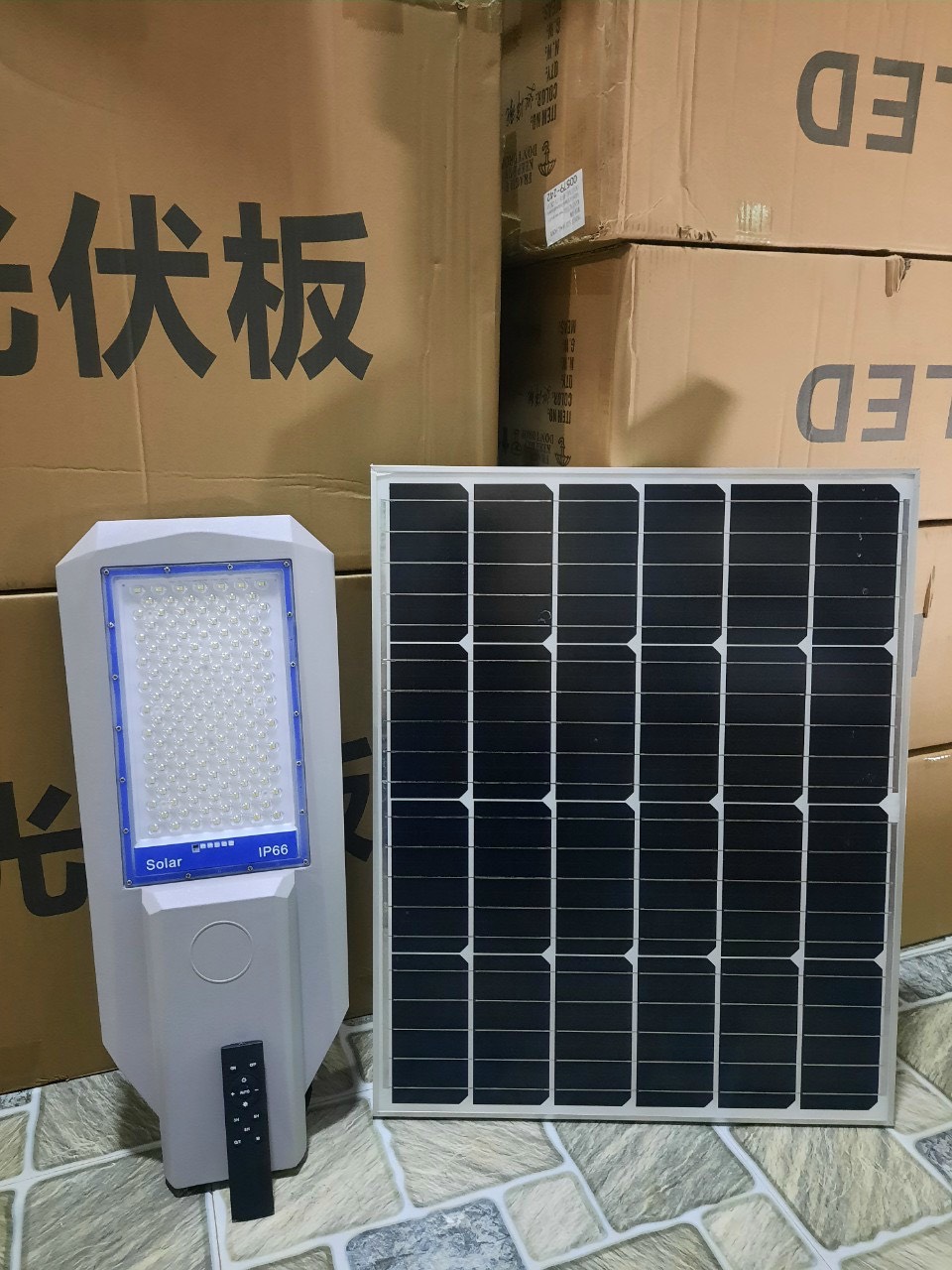 ĐÈN ĐƯỜNG PHI THUYỀN NĂNG LƯỢNG MẶT TRỜI 500W