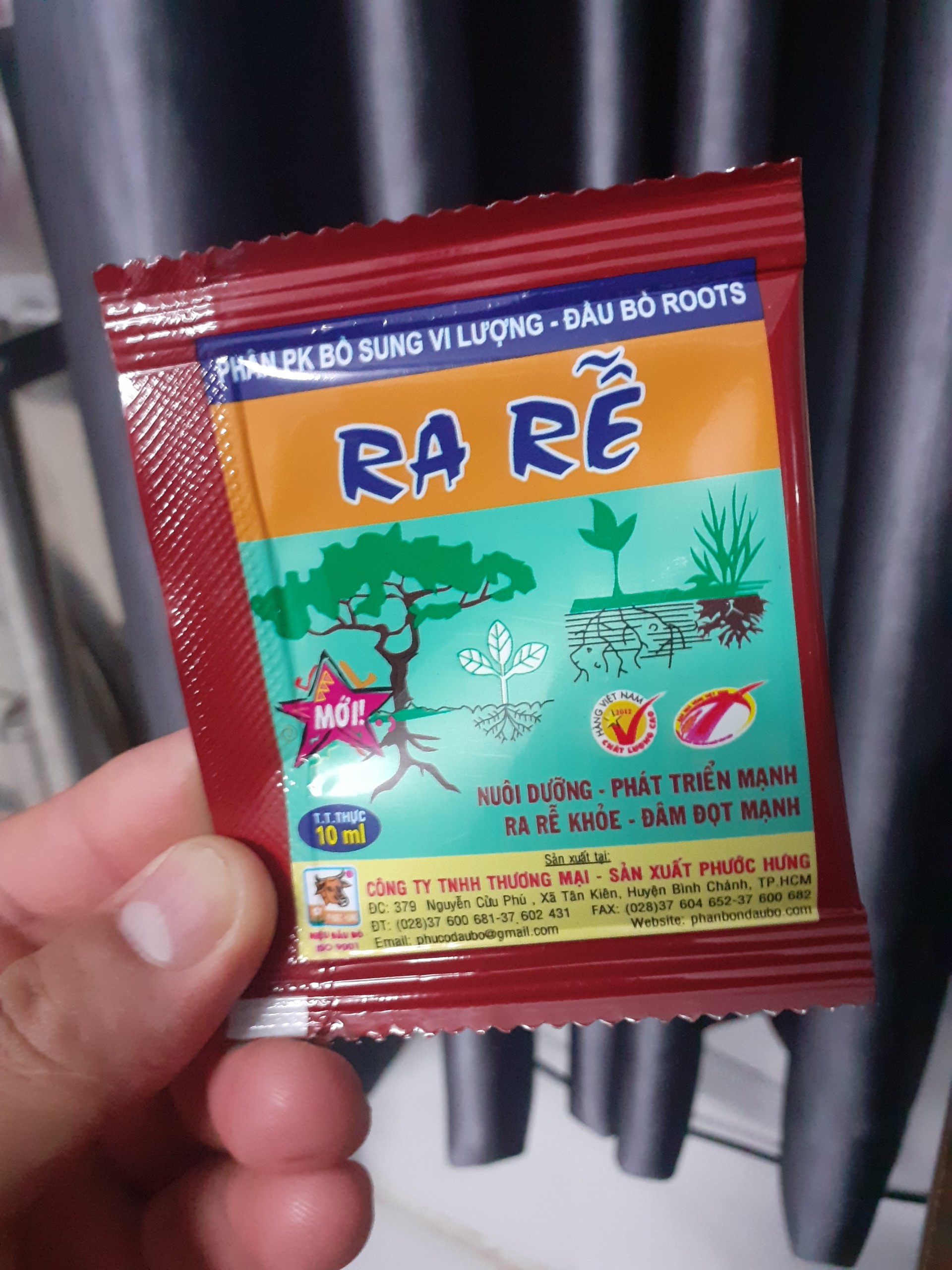 Hộp 10 gói ra rễ phân pk bổ sung vi lượng.