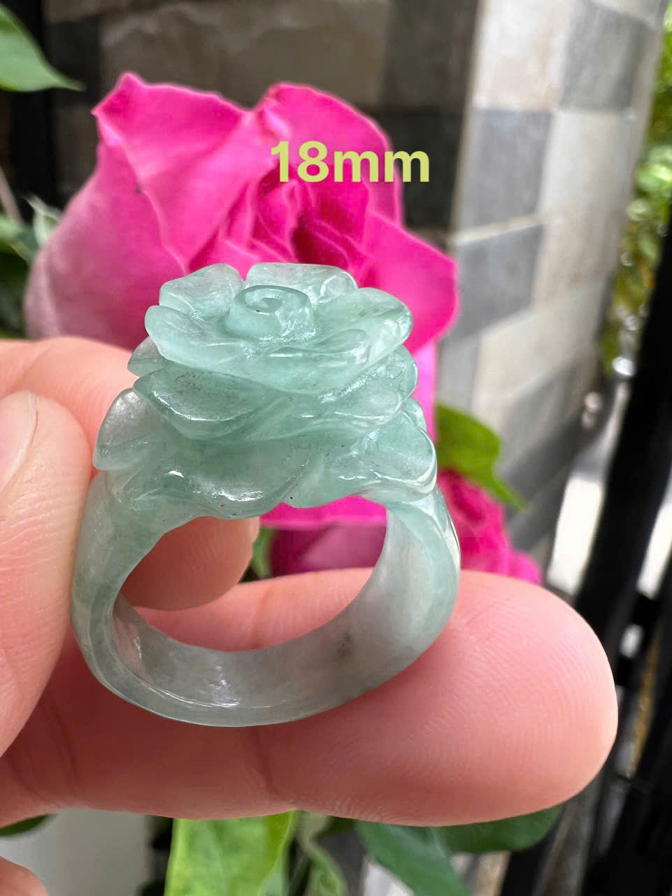 Nhẫn Nữ mới chạm Bông Hồng Nổi Đá Cẩm Thạch Tự Nhiên màu Xanh Đều Bóng đẹp Ni 18mm Cao 28mm Dầy 3mm Chị em Nữ đeo lên tay xinh xắn ạ