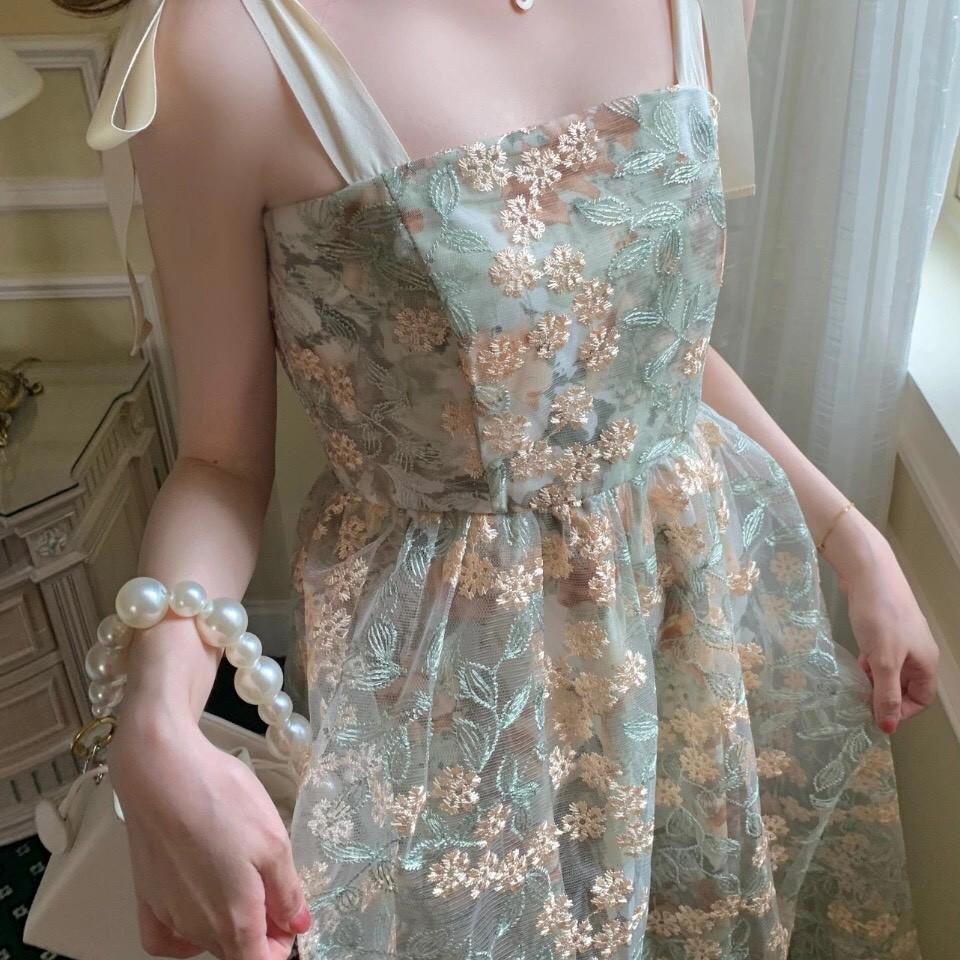 Đầm hoa tiểu thư hai dây