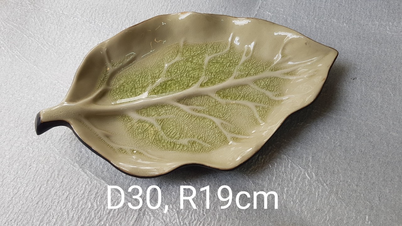 Dĩa trang trí men rạn, dĩa hình chiếc lá với họa tiết cây, dài 30cm, gốm Bát Tràng. Giao từ HCM