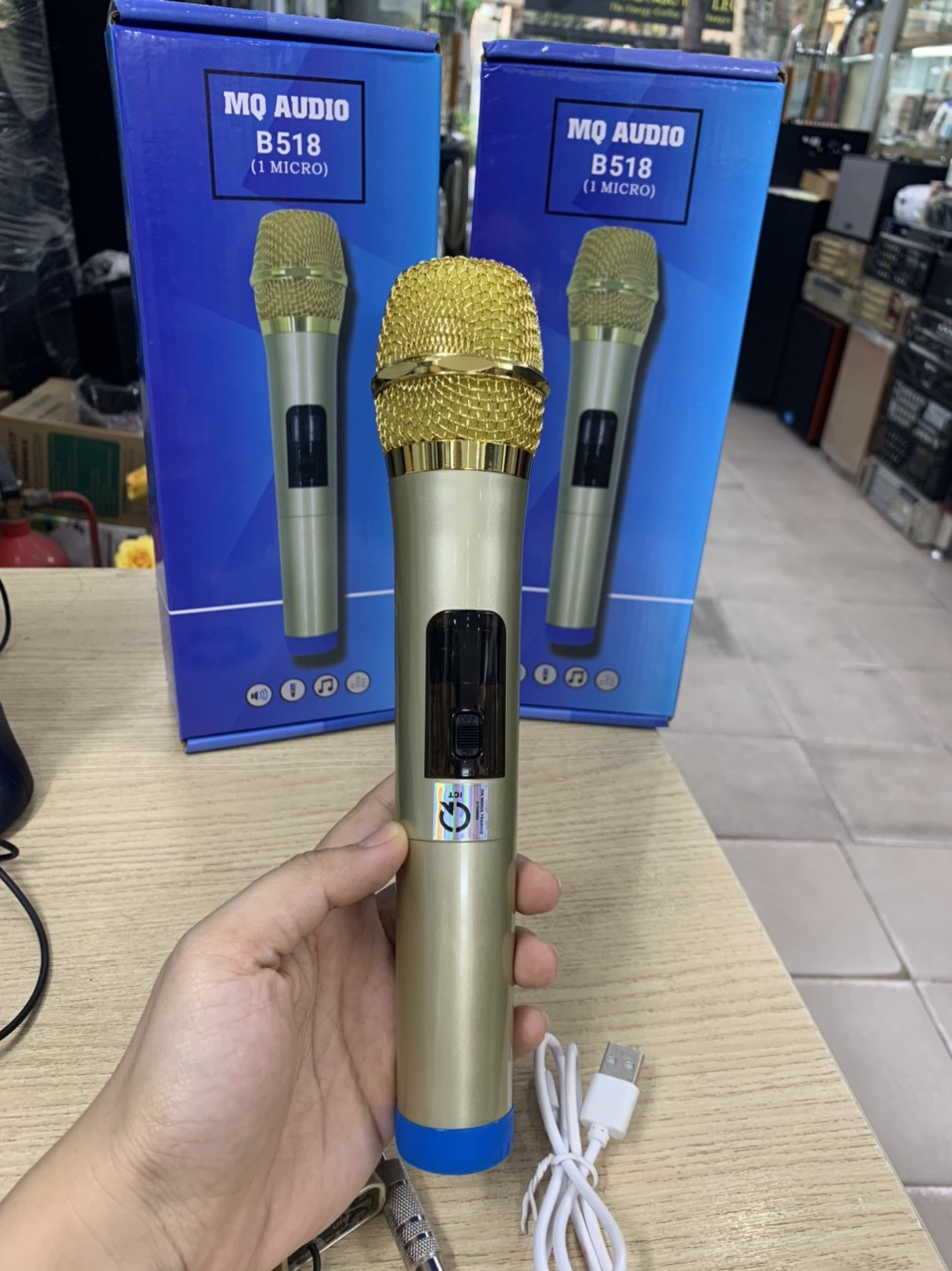 Micro không dây đa năng dùng cho mọi loại loa kéo B518 ( SET 1 MIC)