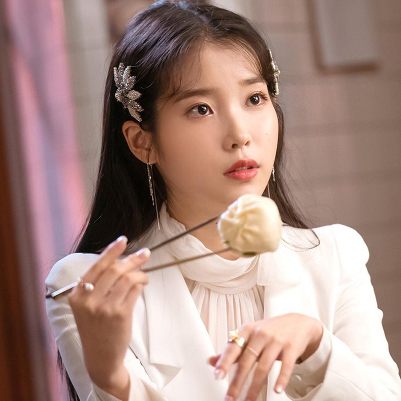 Kẹp tóc IU đính đá trong Hotel del luna