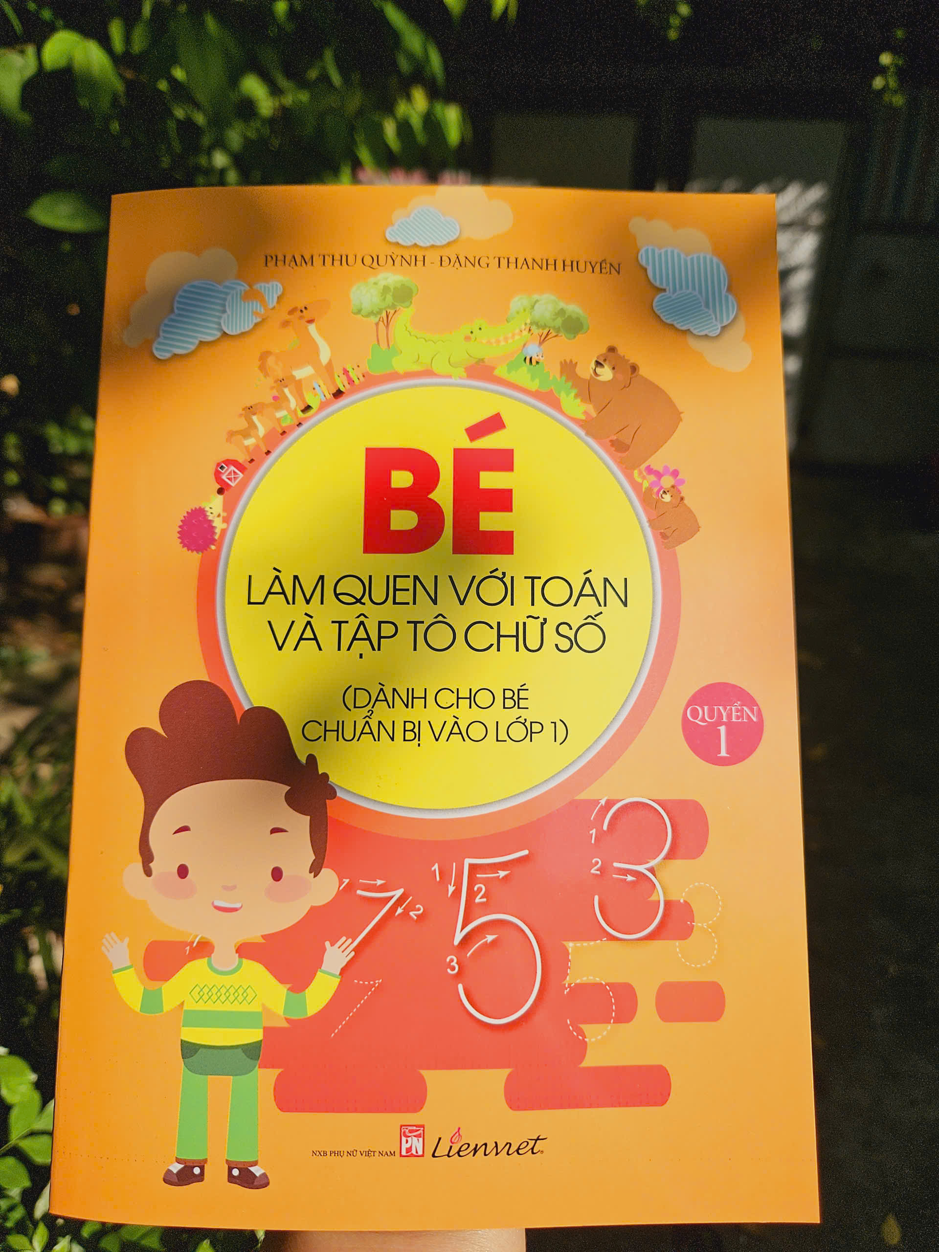 Bộ sách 4 cuốn: Bé làm quen và tập tô chữ cái, chữ số (Dành cho bé chuẩn bị vào lớp 1)