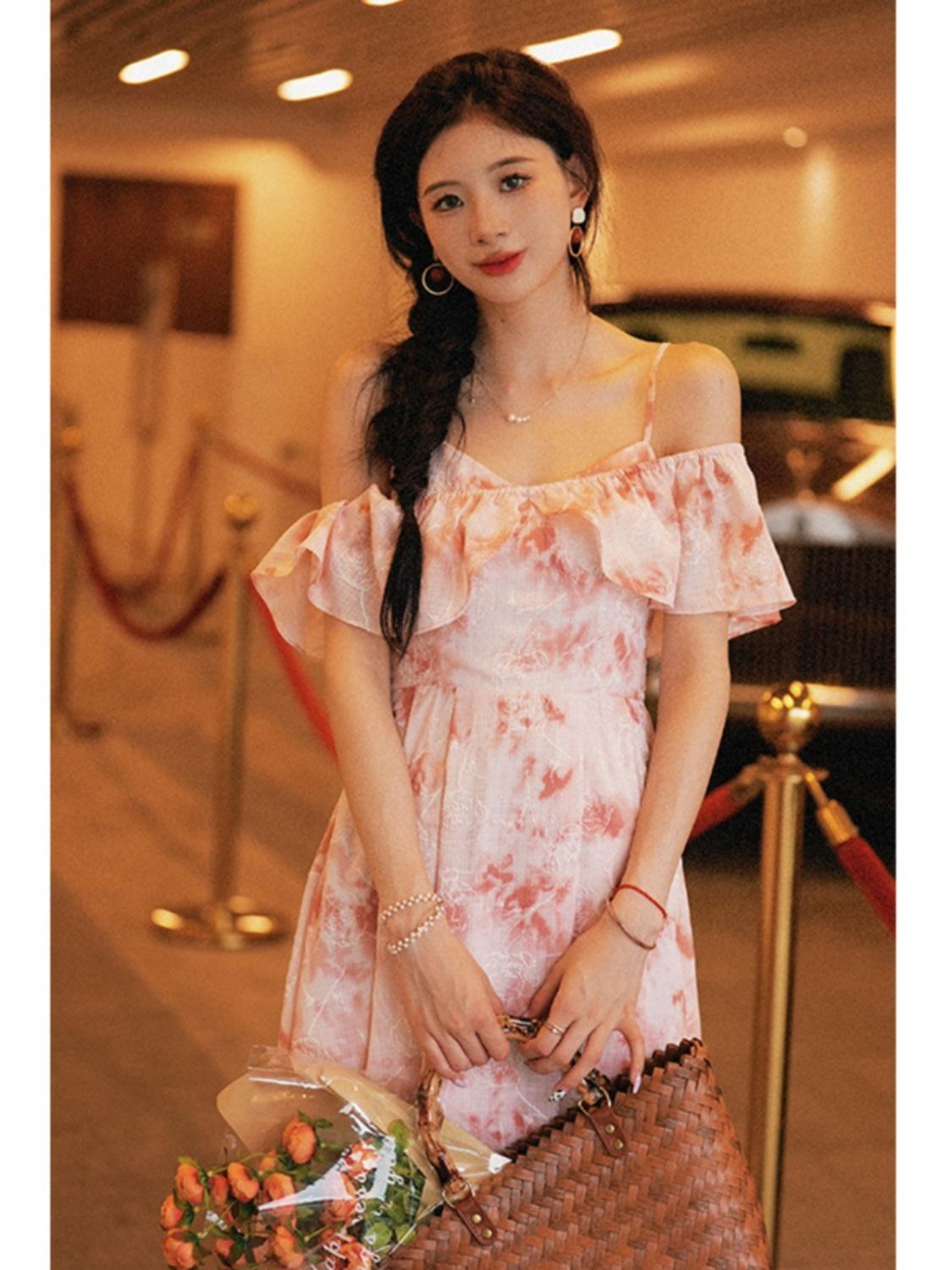 CHENGRUI Phong cách Pháp cổ điển hai dây đeo váy nữ mùa hè khí chất một chữ vai hoa đầm cao cấp cảm giác thắt lưng váy dài