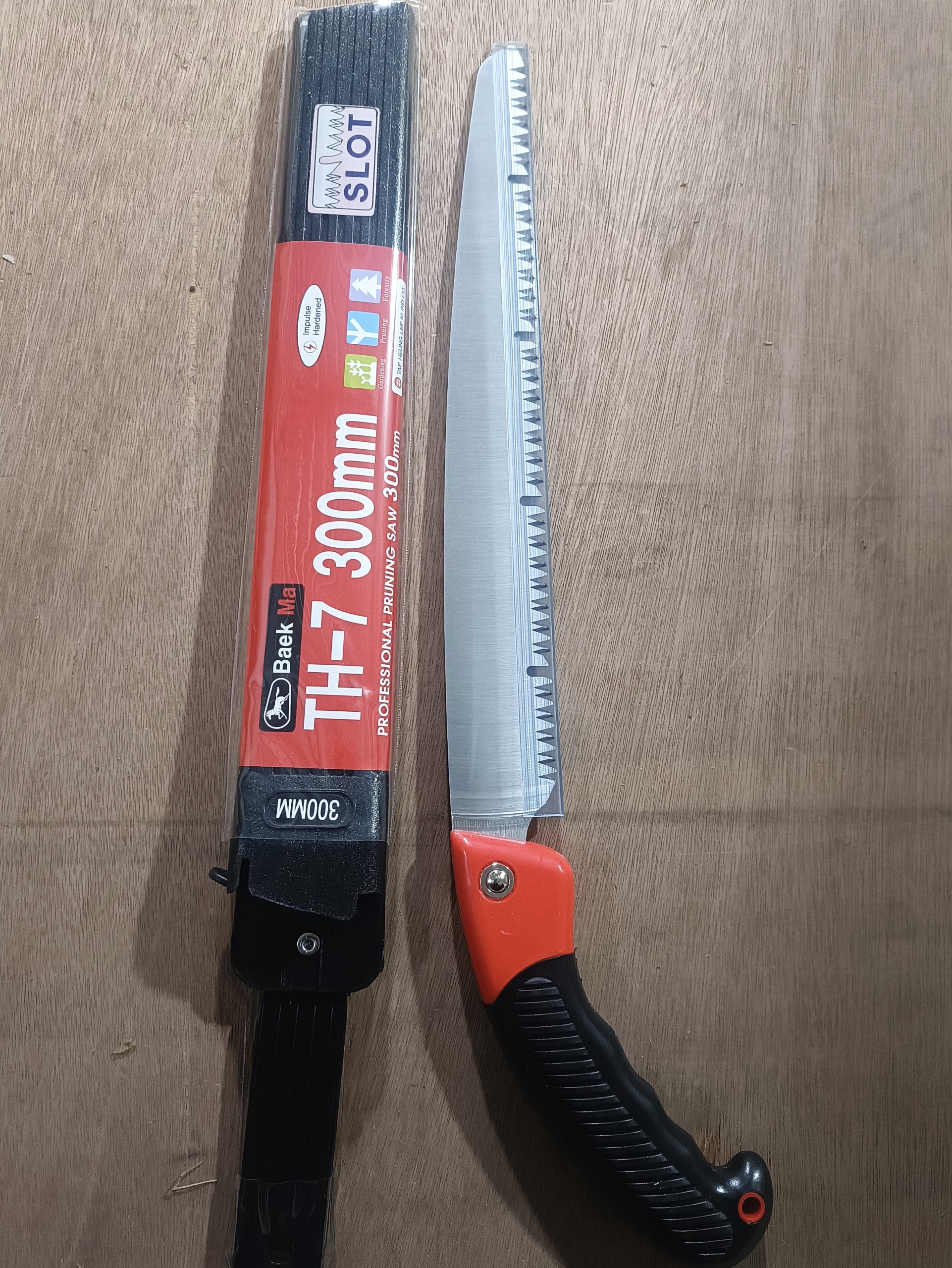 Cưa cầm tay có rảnh thoát mùn TH7S300