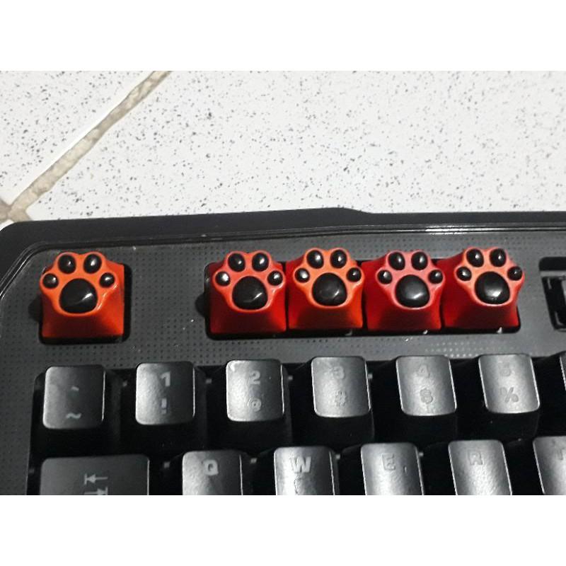 Keycap chân mèo trang trí bàn phím cơ gaming.