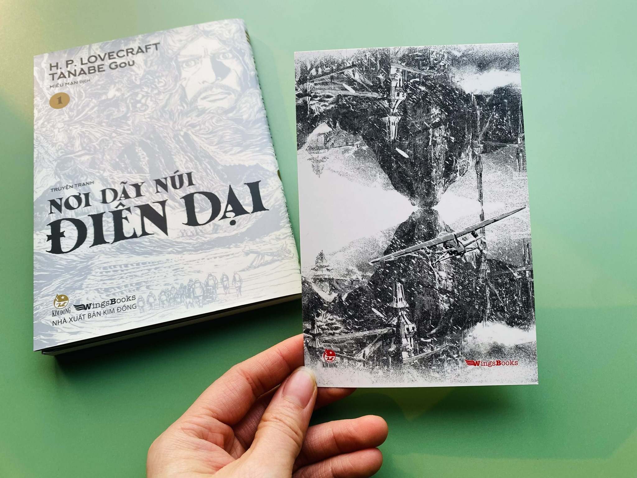 (Tặng kèm Postcard) NƠI DÃY NÚI ĐIÊN DẠI – Tập 1 - H. P. Lovecraft, Tanabe Gou - Miểu Mạn dịch - NXB Kim Đồng