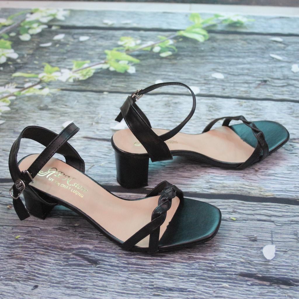 Giày sandal cao gót vuông 5p quai thắt chéo