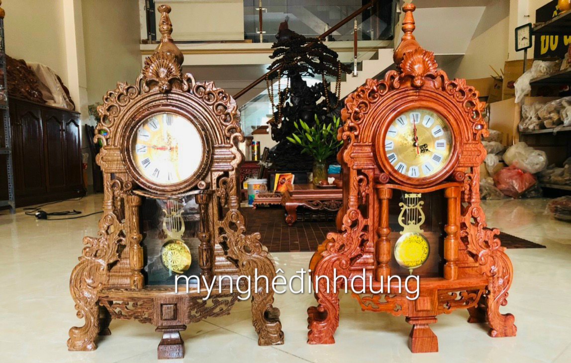 Đồng hồ quả lắc tân cổ điển để bàn cao 70x45x15cm + kệ chân đế  15x52x29cm bằng gỗ hương đá